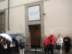 pict0002_line_to_see_michelangelos_david.jpg
