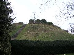 00_london_layover_castle_mound.jpg